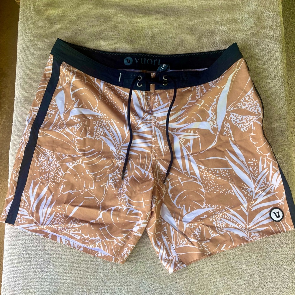Men’s Vuori Boardshorts - Size 32